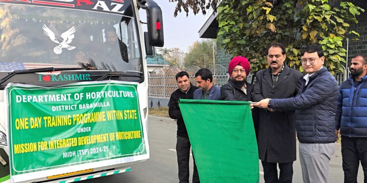 DC Baramulla Flaggs-off Tribal Farmers on Tour to Centre of Excellence, Zawoora