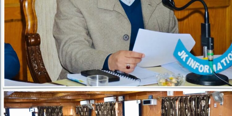 Secretary reviews RDD schemes in Pulwama; inspects PWM units, beekeeping, furniture units of JKRLM