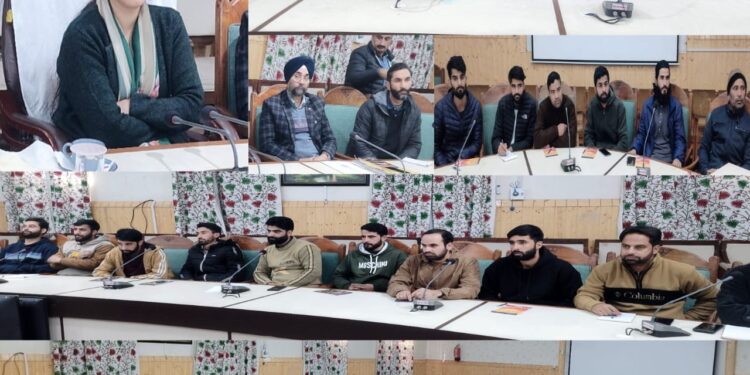DC Kupwara reviews functioning of Kisan Khidmat Ghars
