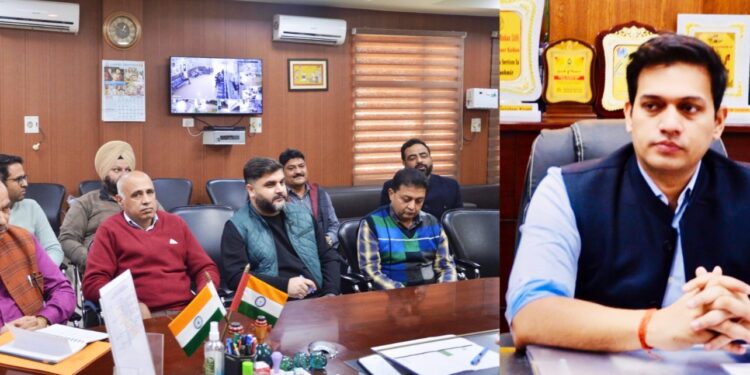 Amrut-2.0: DC Kathua reviews progress of Water Supply Schemes in Lakhanpur, Parole MCs