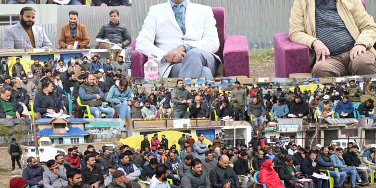 DDC Shopian chairs Block Diwas at Ramnagri, interacts with public