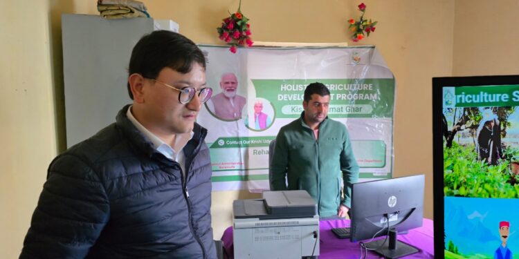 DC Baramulla undertakes Extensive Evaluation of Kissan Khidmat Ghars throughout District