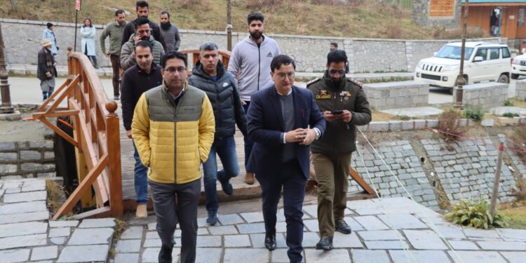 DC B’la, Director Tourism Kashmir visit Gulmarg; inspect Tourist Spots