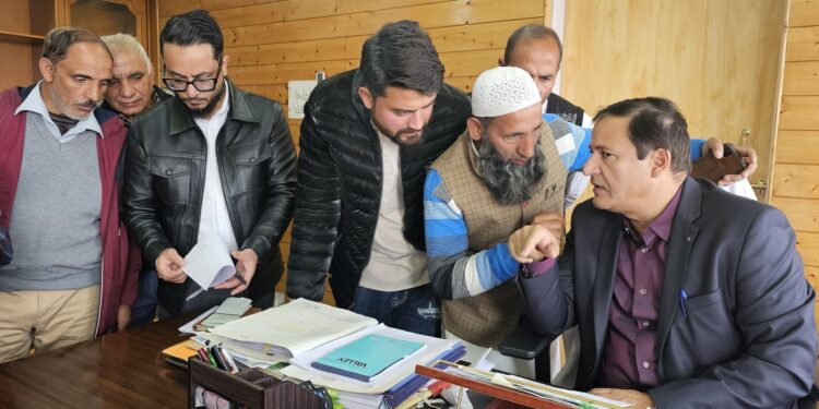 Javid Dar meets public representatives, various deputations