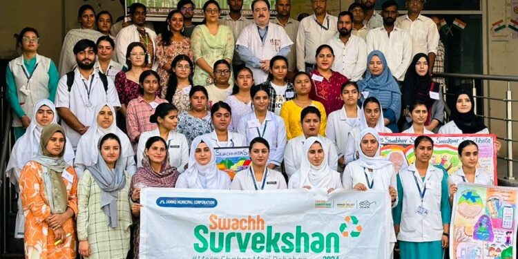 Swachh Surveksion 24: Poster making competition held at Maternity Hospital Gandhinagar (GMCJ)