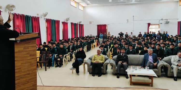 Pr. Secy School Education visits Sainik School Manasbal, reviewed its functioning