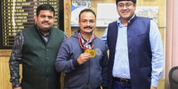 Jatin Kishore congratulates Gold medalist Gagan Singh Jamwal