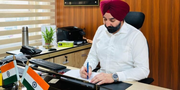 Labour Commissioner issues notice to factory units urging them to complete mandatory factory registration, licensing within 20 days