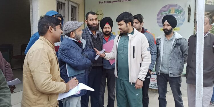 Commissioner JMC conducts tour of Chhani and adjoining areas to check sanitation