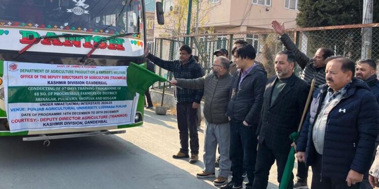 48 progressive farmers flagged-off for 7-days interstate training program
