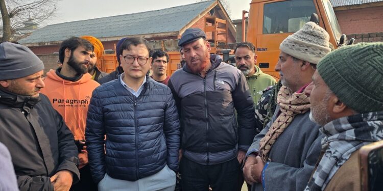 DC Baramulla inaugurates newly established Snow Clearance Unit at Watergam Rafiabad
