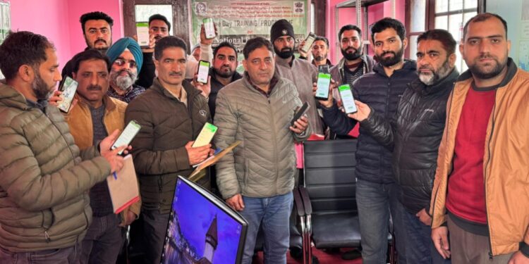 Progressive Farmers of Shopian receive NPSS App Training at Shopian