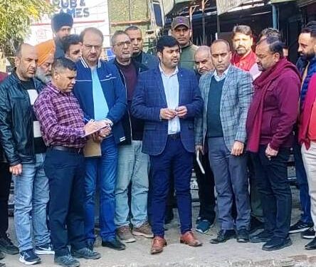 MLA Randhawa, Commissioner JMC take stock of developmental activities in Gandhi Nagar