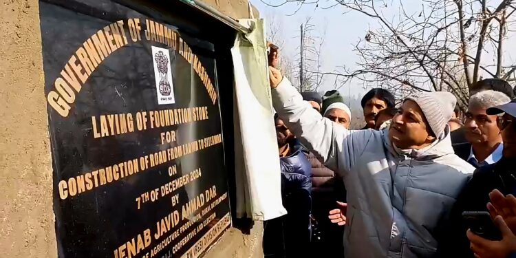 Javid Dar conducts extensive tour of Rafiabad constituency