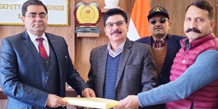 Ex-Servicemen delegation calls on DC Kishtwar