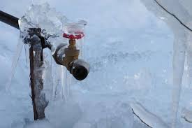 Taps, pipelines freeze amid bone-chilling cold in Kashmir