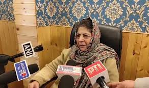 Mehbooba urges CMs of J&K, HP to ensure safety of traders