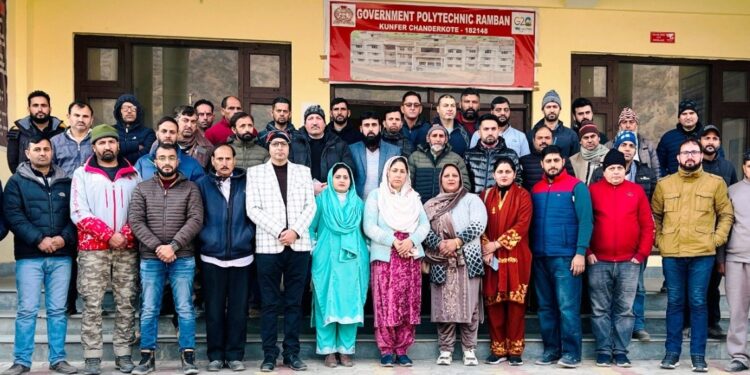 DIET Banihal hosts teachers’ tour to Government Polytechnic