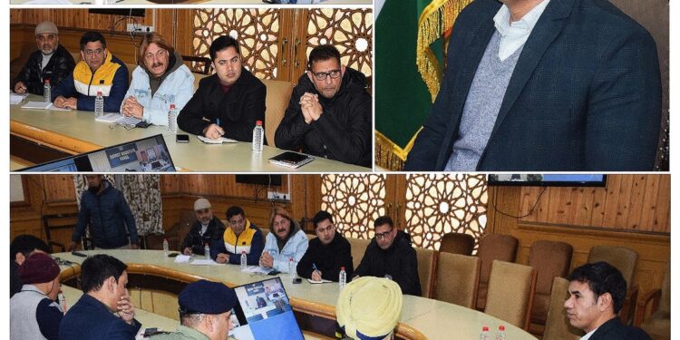 Div Com Kashmir reviews management of vehicular movement through Zojila Pass