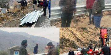 DC Doda inspects installation of Modified Crash Barriers at Assar Accident Spot
