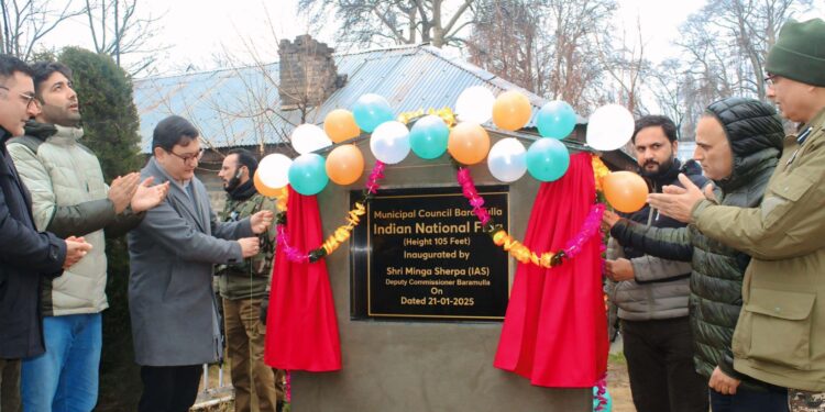 DC Baramulla inaugurates 105 ft-High National Flag at DC office premises