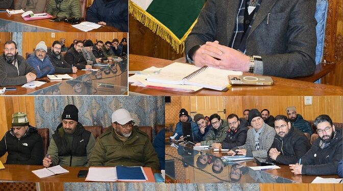 Weather exigency: DC Pulwama reviews winter preparedness