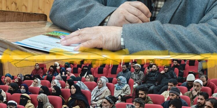 Agri Deptt. organises seminar cum training prog on bee keeping at Bandipora
