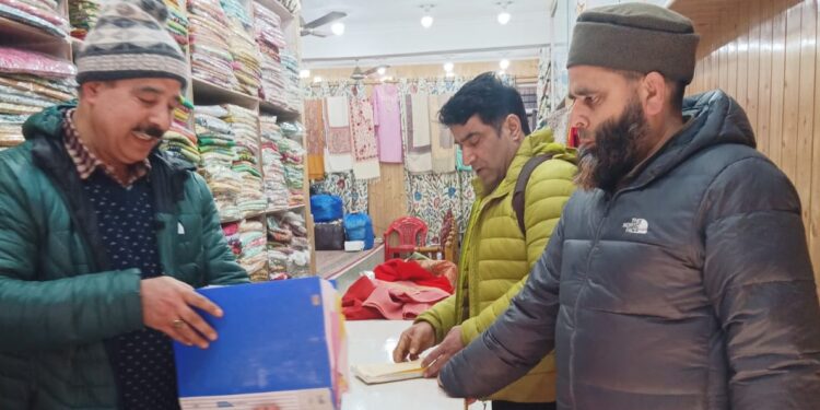 Handicrafts Dept’s Field Squad inspects craft showrooms