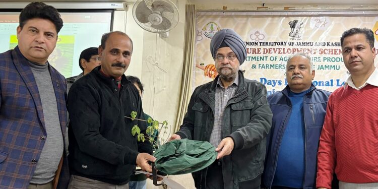 Beekeepers felicitated at concluding ceremony of 7-day training program