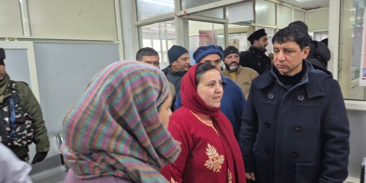 Sakeena Itoo conducts surprise inspection of JLNM Hospital, reviews medical facilities