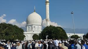 Shab-e-Mehraj: Thousands of devotees flock to Hazratbal shrine