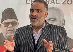 Salman Sagar visits Hakeem Ghulam Qadir Reshi, assures support amid health department investigation