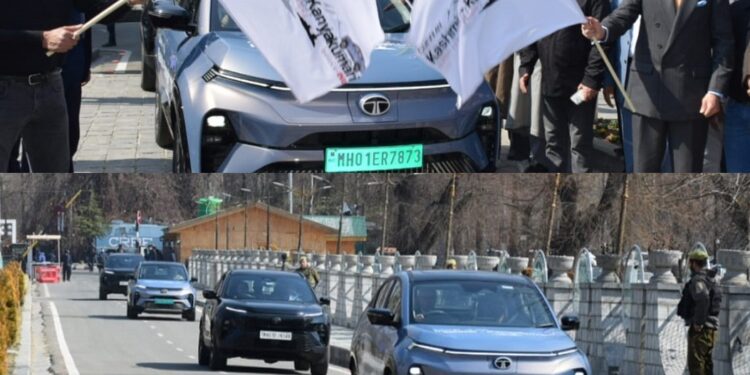 CM Omar Abdullah flags off K2K EV Drive from the SKICC