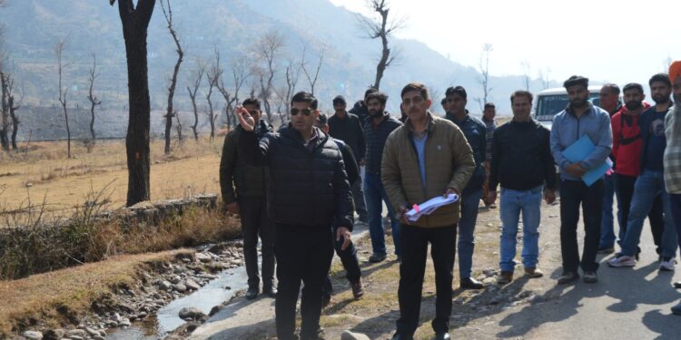 DDC Poonch inspects developmental works in villages near LoC, across the fence