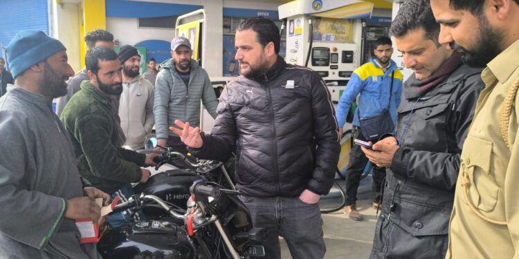 MVD Baramulla Cracks Down on Traffic Violators, Seizes 13 Vehicles, realizes fine ₹38K