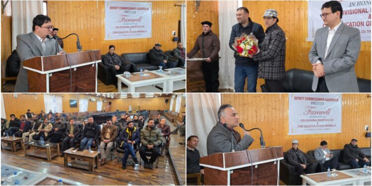 District administration Baramulla organizes farewell for SDM Uri, CEO