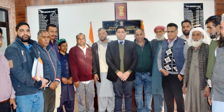Salotri Villagers thank DC Poonch for resolving Water shortage problem