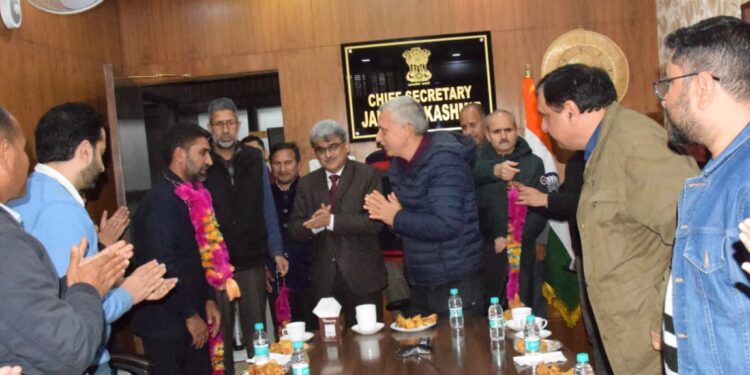 CS accords farewell to Syed Shafi; hails his 37 years of dedicated service