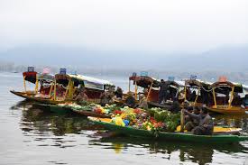 Shikara March marks 2nd Day of Srinagar Heritage Festival “Soun Meeraas”