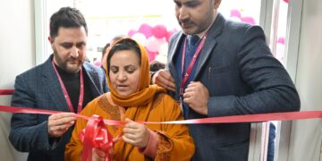 Sakeena Itoo inaugurates new Axis Bank branch in Kulgam