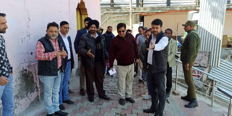 JMC Commissioner inspects Surya Putri Tawi Arti Ghat