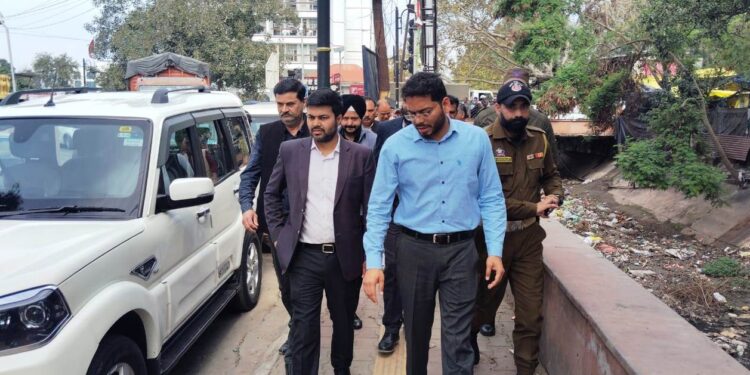 DC Jammu conducts inspection of canal desilting operations