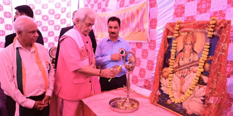 Lieutenant Governor attends ‘Navreh Samaroh’ organised by Kashmiri Pandit Sabha