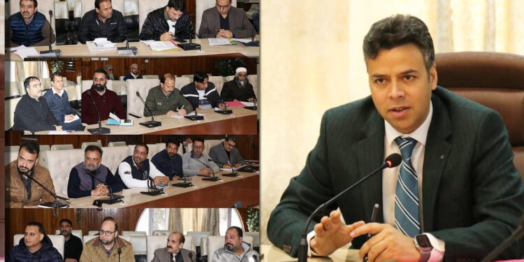 DEO Srinagar holds interaction session with reps of Political parties