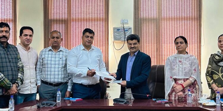 Cooperative, Sheep Husbandry Departments Join hands to revitalize wool sector in J&K