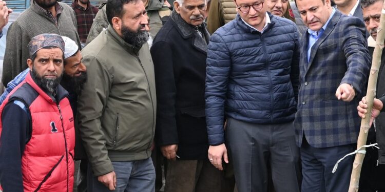 Javed Dar visits fire affected families in old town Baramulla, assures timely relief, rehabilitation