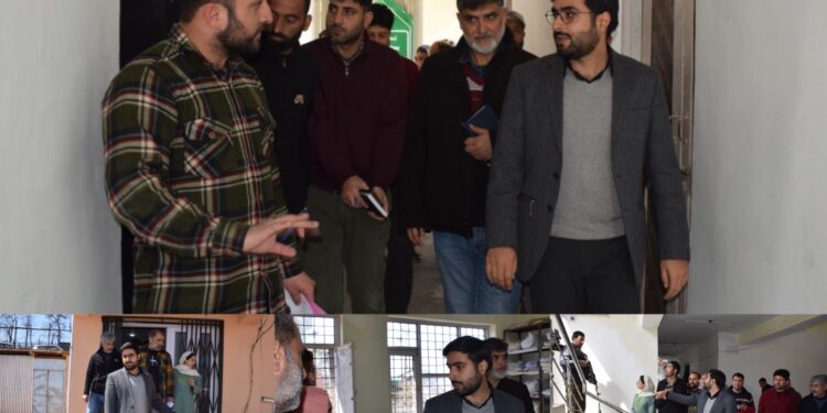 DC Budgam reviews functioning of Tehsil Office, Budgam