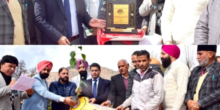 DC leads awareness camp on Swachh Survekshan 2024 in Poonch