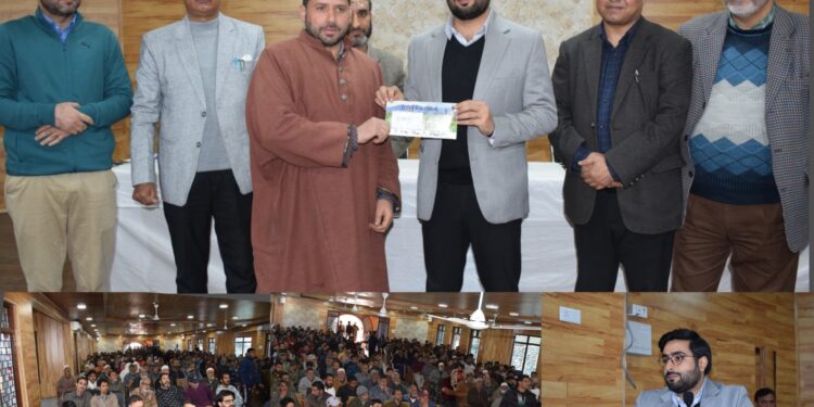 DC Budgam distributes Kisan Credit Smart Cards to farmers