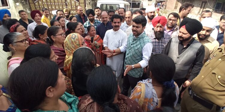 JMC Commissioner assesses Public grievances at Ward no 52